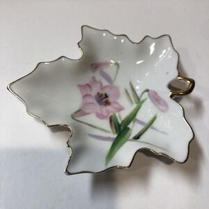 OCCUPIED JAPAN Floral Patterned Leaf Shaped Trinket Dish Gold Accents (4x3.75")
